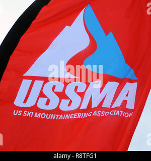 15 décembre 2018 : une bannière de l'USSMA, la United States Ski de haute montagne de l'Association Conseil d'administration. Arapahoe Basin Ski Area, Dillon, Colorado. Banque D'Images