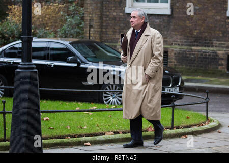 Londres, Royaume-Uni. Dec 18, 2018. Geoffrey Cox QC MP, Procureur Général, arrive au 10 Downing Street pour la dernière réunion du Cabinet avant les vacances de Noël. Les sujets de discussion devraient inclure la préparation d'un Brexit 'No Deal". Credit : Mark Kerrison/Alamy Live News Banque D'Images