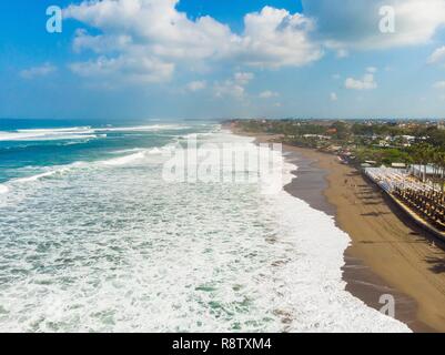 L'Indonésie, Sud de Bali, plage de Canggu (vue aérienne) Banque D'Images