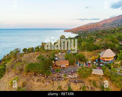 L'Indonésie, à l'Est de Bali, Amed Amlapura, Côte, plage d'Amed, Coucher de soleil (vue aérienne) Banque D'Images