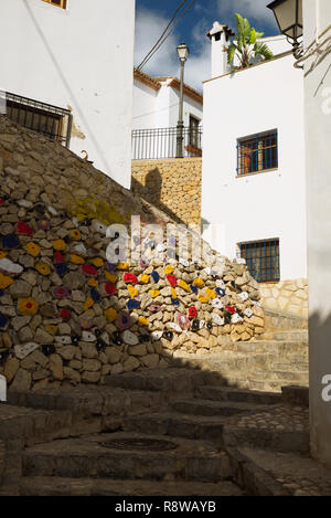 L'un des nombreux escaliers de la vieille ville d'Altea, Province d'Alicante, Espagne. Banque D'Images