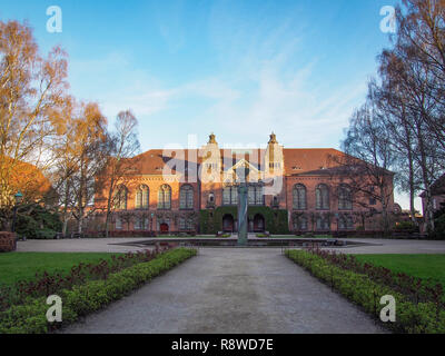 Bâtiment de la Bibliothèque royale du Danemark à la Bibliothèque royale de Copenhague, Danemark Le jardin au crépuscule Banque D'Images