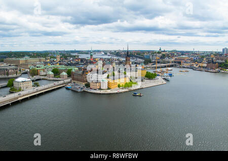 Suède Stockholm. Superbe panorama à partir de la plate-forme d'observation aérienne sur Gamla Stan (vieille ville) et une ville moderne Banque D'Images