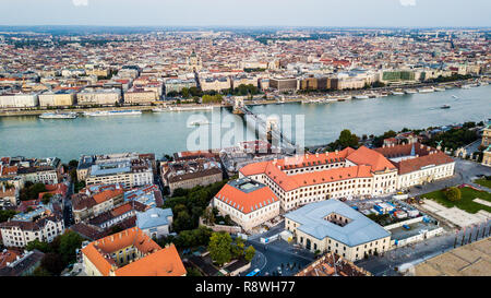 Monastère des Carmélites, Karmelita kolosto, pont à chaînes Széchenyi, Budapest, Hongrie Banque D'Images