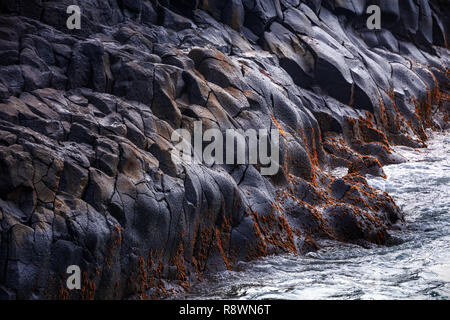 Seascape de basalte, des zones sombres, l'ouest de l'Australie Banque D'Images