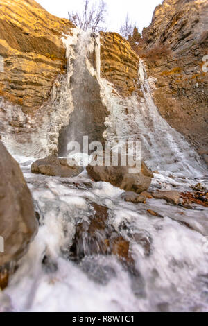 Cascade de glace en partie sur Battle Creek Banque D'Images