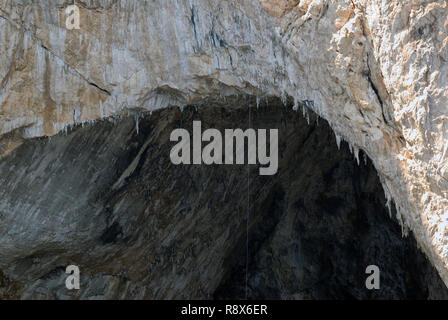 La grotte de l'Atelys aussi appelée Grotte des Pigeons, situé sur la mer près de Cagliari en Sardaigne, île, Italie Banque D'Images