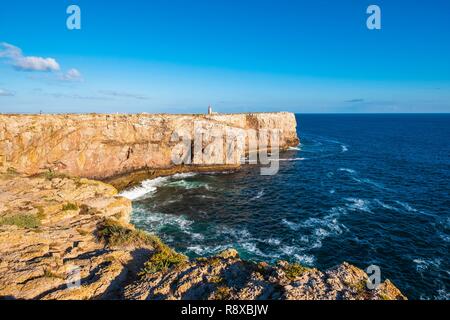 Le Portugal, l'Algarve, région au sud-ouest Alentejano et Costa Vicentina Parc Naturel, Sagres, à l'extrême sud-ouest du Portugal et l'Europe, Ponta de Sagres ou Promontoire sacré, le phare dans la Forteresse de Sagres Banque D'Images