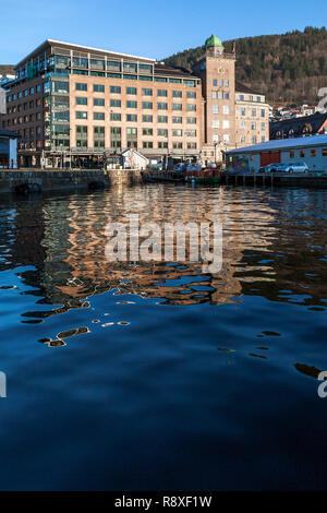 Le bâtiment Havnekontoret , dans le port de Bergen, Norvège. Banque D'Images