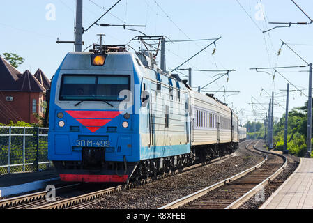 Novosibirsk, Russie - le 20 juillet 2018 : locomotive ou le moteur est un véhicule ferroviaire qui fournit la force motrice d'un train. Banque D'Images