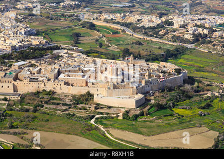 Vue aérienne de la ville fortifiée de Mdina, Malte. Banque D'Images