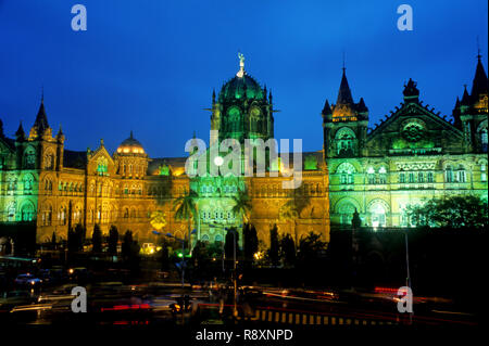 Victoria Terminus lumineux VT maintenant au Gare Chhatrapati Shivaji gare CST. Victoria Terminus, Bombay Mumbai, Maharashtra, Inde Banque D'Images