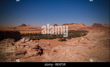 Vue panoramique aérienne de Teguedei lake , Ennedi, Tchad Banque D'Images