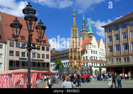 Bien beauté au marché principal, derrière l'église Sebaldus, vieille ville, Nuremberg, Bavière, Allemagne, Europe Banque D'Images