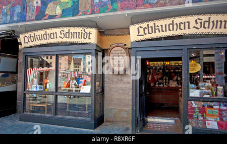 Lebkuchen Schmidt, célèbre boutique pain d'épices au marché principal, vieille ville, Nuremberg, Bavière, Allemagne, Europe Banque D'Images