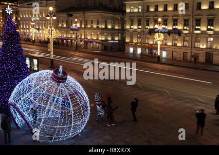 Saint-pétersbourg, Russie, le 10 décembre 2018 Fête de Noël de l'éclairage, la nuit de Saint-Pétersbourg Banque D'Images