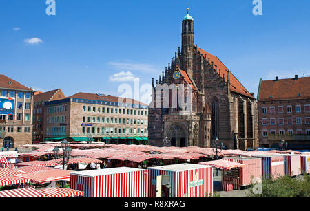 Marché principal, derrière l'église Notre Dame, vieille ville, Nuremberg, Franconia, Bavaria, Germany, Europe Banque D'Images