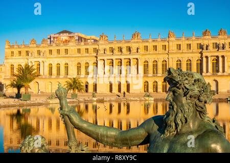 France, Yvelines, Versailles, le château, bassin de l'sud, statue du Rhône Banque D'Images