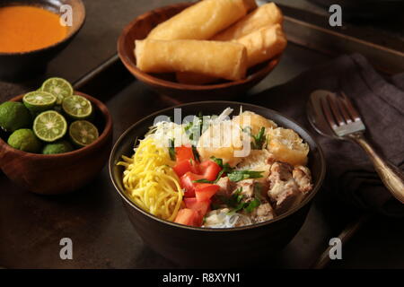 Soto Mif Bogor. Soupe aux nouilles boeuf soundanais de Bogor, Java ouest. Populaire en Bogor et Jakarta. Banque D'Images