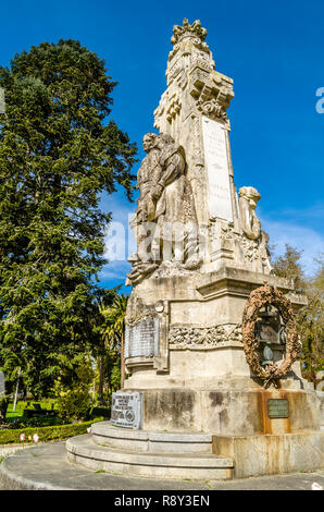 SANTIAGO DE COMPOSTELA, ESPAGNE - 3 avril, 2015 : de la statue dédiée à la poétesse galicienne Rosalía de Castro, faite en 1917 par Isidro de Benit Banque D'Images