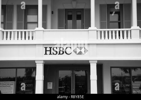 Hamilton, Bermudes - Mars 20, 2016 : Banque HSBC building. Office de tourisme l'entrée dans la banque HSBC. La banque HSBC de l'administration et des finances. Structure et architecture de la banque HSBC Banque D'Images