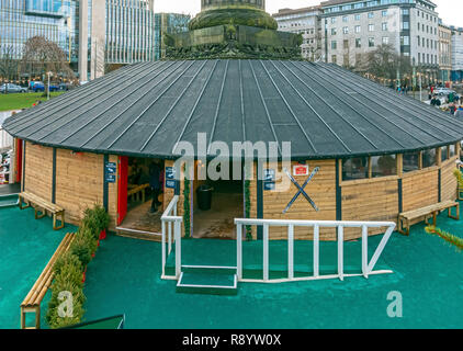 Cidre Rekorderlig Lodge pop-up bar d'hiver au centre de la patinoire dans le cadre d'Edimbourg 2018 Noël à St Andrew Square Edinburgh Scotland UK Banque D'Images