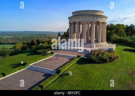 France, Meuse, Lorraine Regional Park, Côtes de Meuse, monument aux soldats américains à Montsec commémorant l'offensives menées par les forces américaines sur le saillant de Saint Mihiel pendant la Première Guerre mondiale (vue aérienne) Banque D'Images