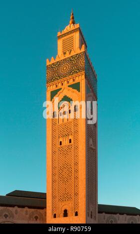 Maroc, Casablanca, parvis de la mosquée Hassan II au coucher du soleil Banque D'Images