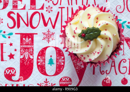 Sainsburys Red Velvet cupcake Serviette Serviette de Noël - à la recherche d'en haut vers le bas Banque D'Images