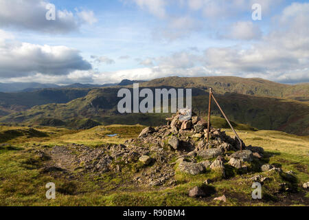 La vue vers l'Ouest à partir d'acier montée haut tomba, Grasmere, Lake District, Cumbria, Royaume-Uni. Banque D'Images