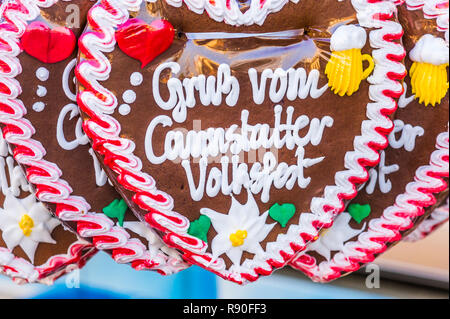 Coeurs d'épice avec l'inscription : "Salutations du cannstatt stuttgart/fun fair' Banque D'Images