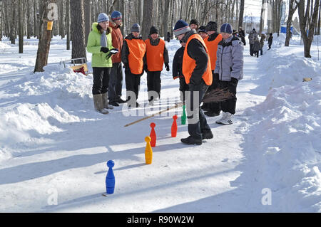 Kovrov, la Russie. 27 février 2011. Jeu de sports d'hiver parmi les clubs d'enfants de la ville dans le parc nommé Degtyarev Kovrov Banque D'Images