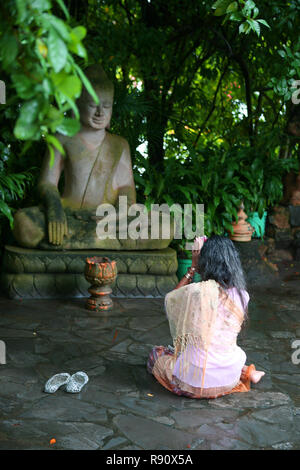 Le culte au Bouddha, Phnom Mondop, Pagode d'argent, Phnom Penh, Cambodge Banque D'Images