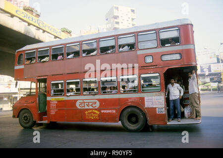 Meilleur Double decker bus transportant des passagers, Bombay Mumbai, Maharashtra, Inde Banque D'Images