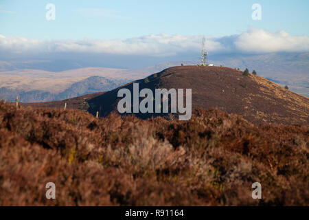 À l'échelle jusqu'au sommet du Ben Gullipen de Beinn Dearg près de Callander Ecosse. Banque D'Images