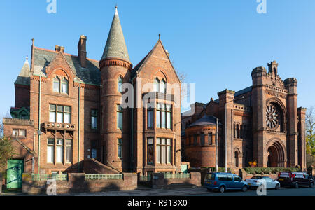 Streathlam Towers et Princes Road, Liverpool 8 Synagogue, conçu par W & G Audsley architectes, construit autour de 1872. Image prise en novembre 2018. Banque D'Images