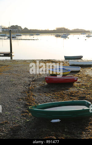 Bateaux à marée basse à Emsworth, Chichester Harbour, UK Banque D'Images