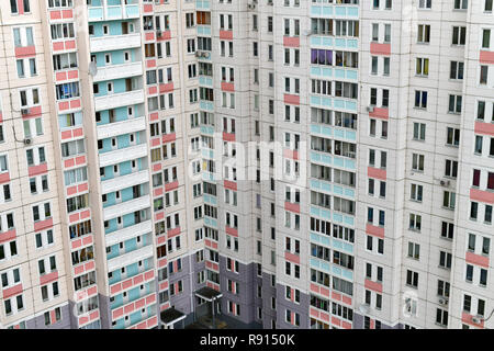 Appartement d'angle moderne avec un bâtiment d'un balcon Banque D'Images