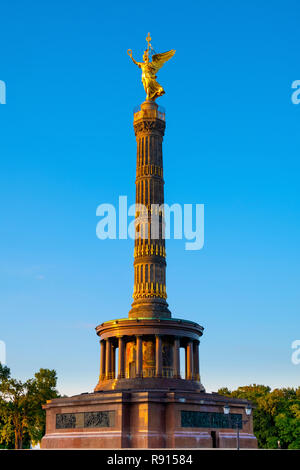 Berlin, Berlin - Allemagne / état 2018/07/25 : La colonne de la Victoire - Siegessaule - conçu par Heinrich Strack, et érigée en 1873 dans le parc du Tiergarten à Banque D'Images