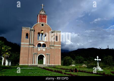 Cathédrale - Ancienne Yungay où un tremblement de terre et glissement enterré 25 000 personnes en 1970 à YUNGAY. Département d'Ancash au Pérou. Banque D'Images