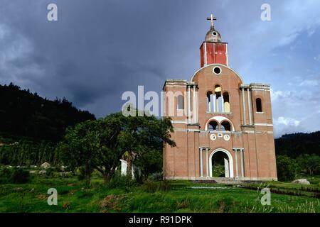 Cathédrale - Ancienne Yungay où un tremblement de terre et glissement enterré 25 000 personnes en 1970 à YUNGAY. Département d'Ancash au Pérou. Banque D'Images