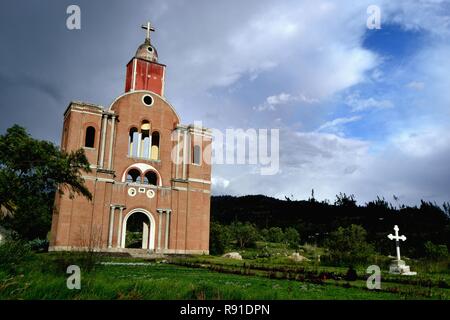 Cathédrale - Ancienne Yungay où un tremblement de terre et glissement enterré 25 000 personnes en 1970 à YUNGAY. Département d'Ancash au Pérou. Banque D'Images