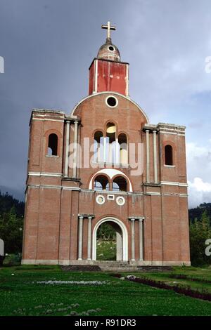 Cathédrale - Ancienne Yungay où un tremblement de terre et glissement enterré 25 000 personnes en 1970 à YUNGAY. Département d'Ancash au Pérou. Banque D'Images