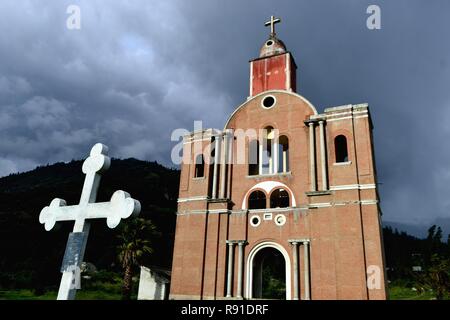 Cathédrale - Ancienne Yungay où un tremblement de terre et glissement enterré 25 000 personnes en 1970 à YUNGAY. Département d'Ancash au Pérou. Banque D'Images