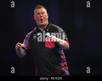 Ricky Evans réagit au cours de la sixième journée des Championnats du monde de fléchettes William Hill à l'Alexandra Palace, Londres. Banque D'Images