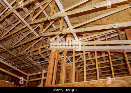 L'intérieur du châssis poutre nouvelle maison en construction Banque D'Images