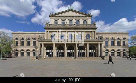 Hanovre, Allemagne - Mai 03 : Opera House à Hanovre le 03 mai, 2011. L'Opéra et de ballet classique, à Hanovre, en Allemagne. Banque D'Images