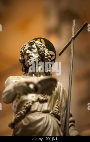 Sculpture de Jésus à l'intérieur de la cathédrale de Pise (Santa Maria Assunta), Pise, Toscane, Italie Banque D'Images