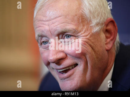 Barry Hearn au cours de la sixième journée des Championnats du monde de fléchettes William Hill à l'Alexandra Palace, Londres. Banque D'Images