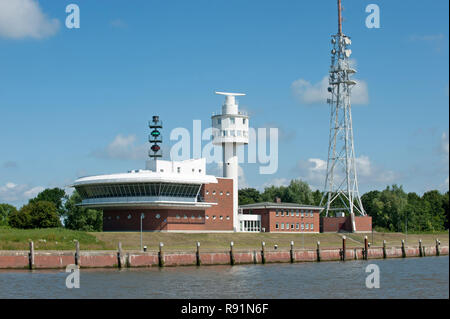 25.06.2010, Brunsbuettel, Schleswig-Holstein, Allemagne - Die Verkehrsleitzentrale Unterelbe an der Einfahrt zum Nord-Ostsee-Kanal à Brunsbuettel. 0RX1 Banque D'Images